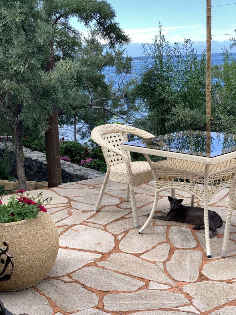 Courtyard with white chairs