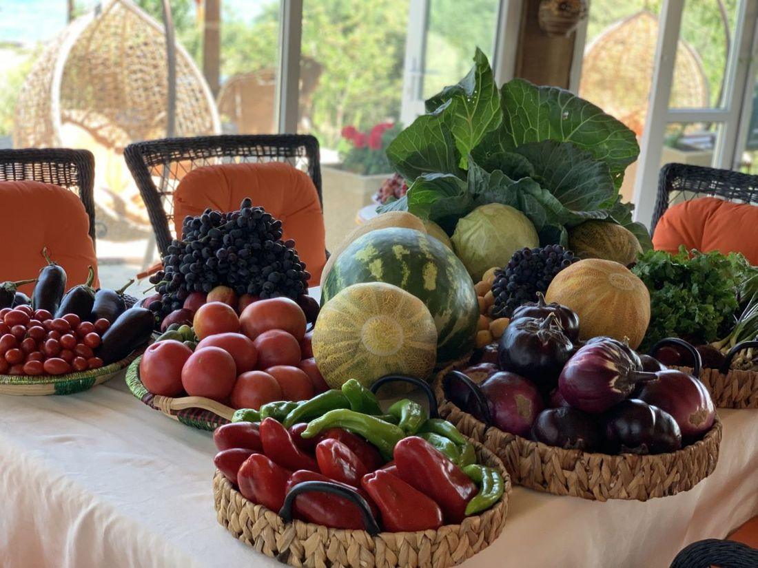 Seasonal vegetables and fruit